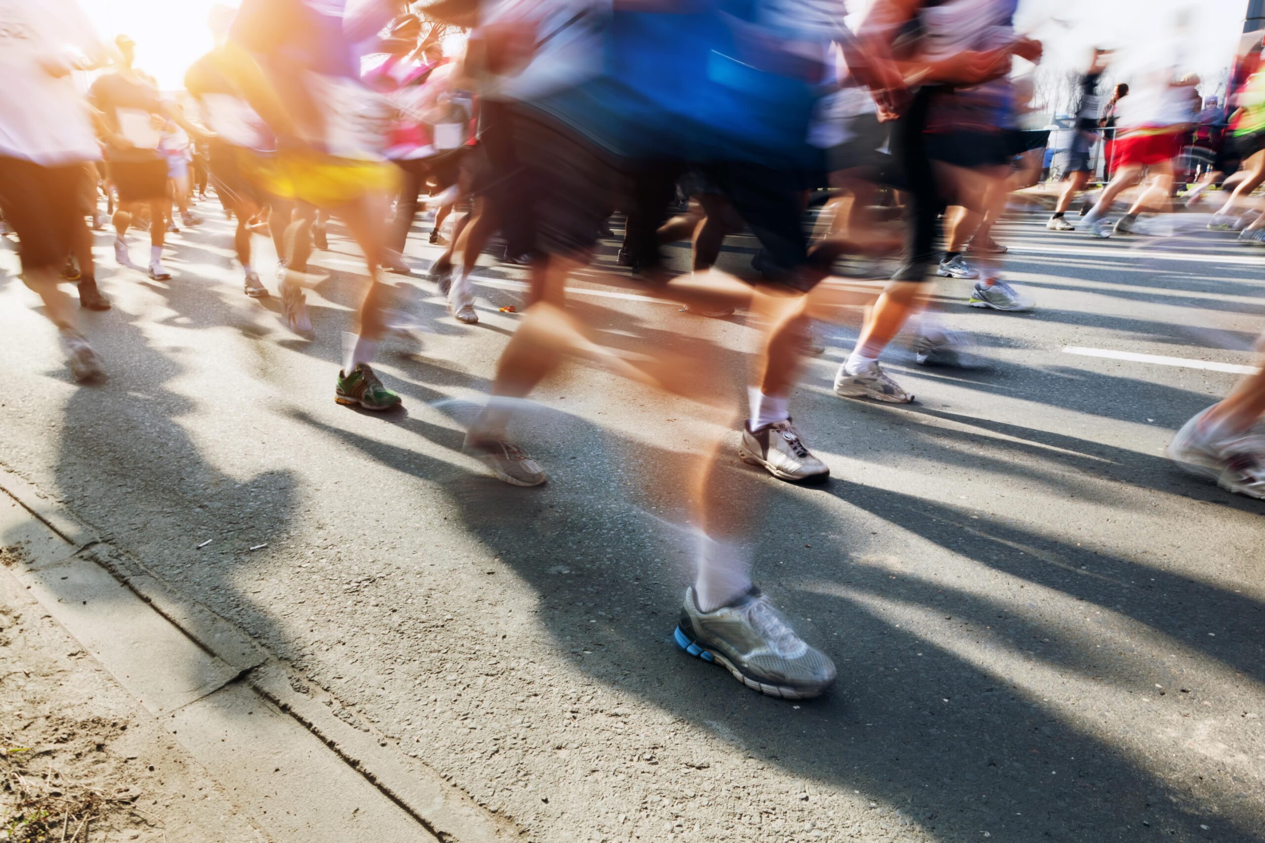 A-blur-of-runners-passing-the-camera